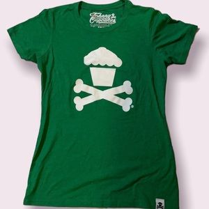 🔥 2 for 7$ or 3 for 10$when bundled🔥
 Green Johnny  Cupcakes t shirt
